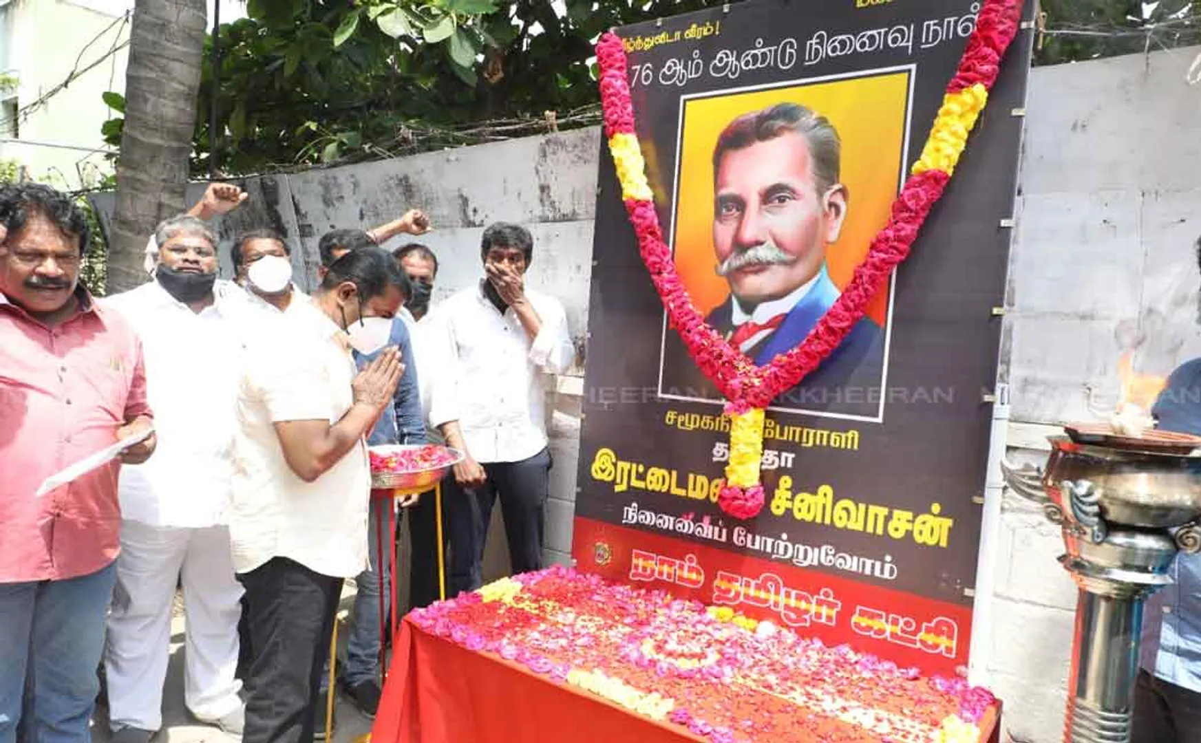 Seeman pays homage to the portrait of Srinivasan