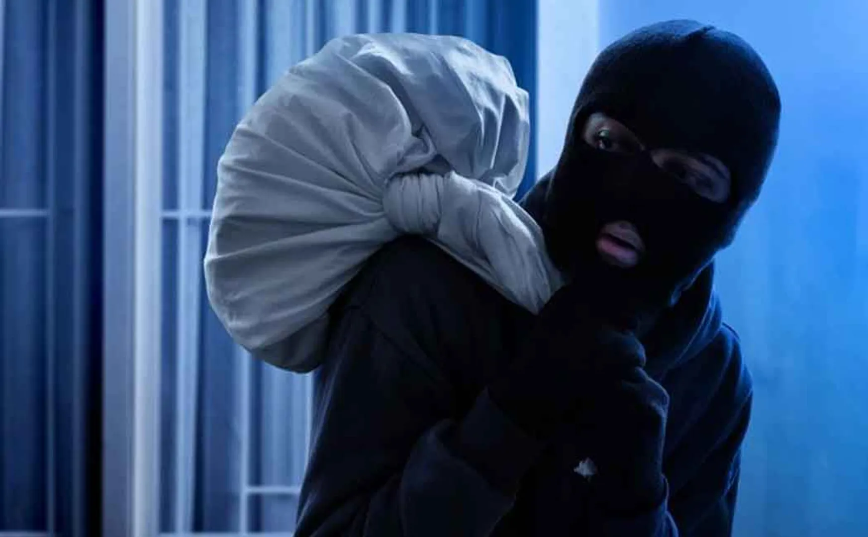 Trying to rob in kallakurichi Bundle of money escaped by the public!