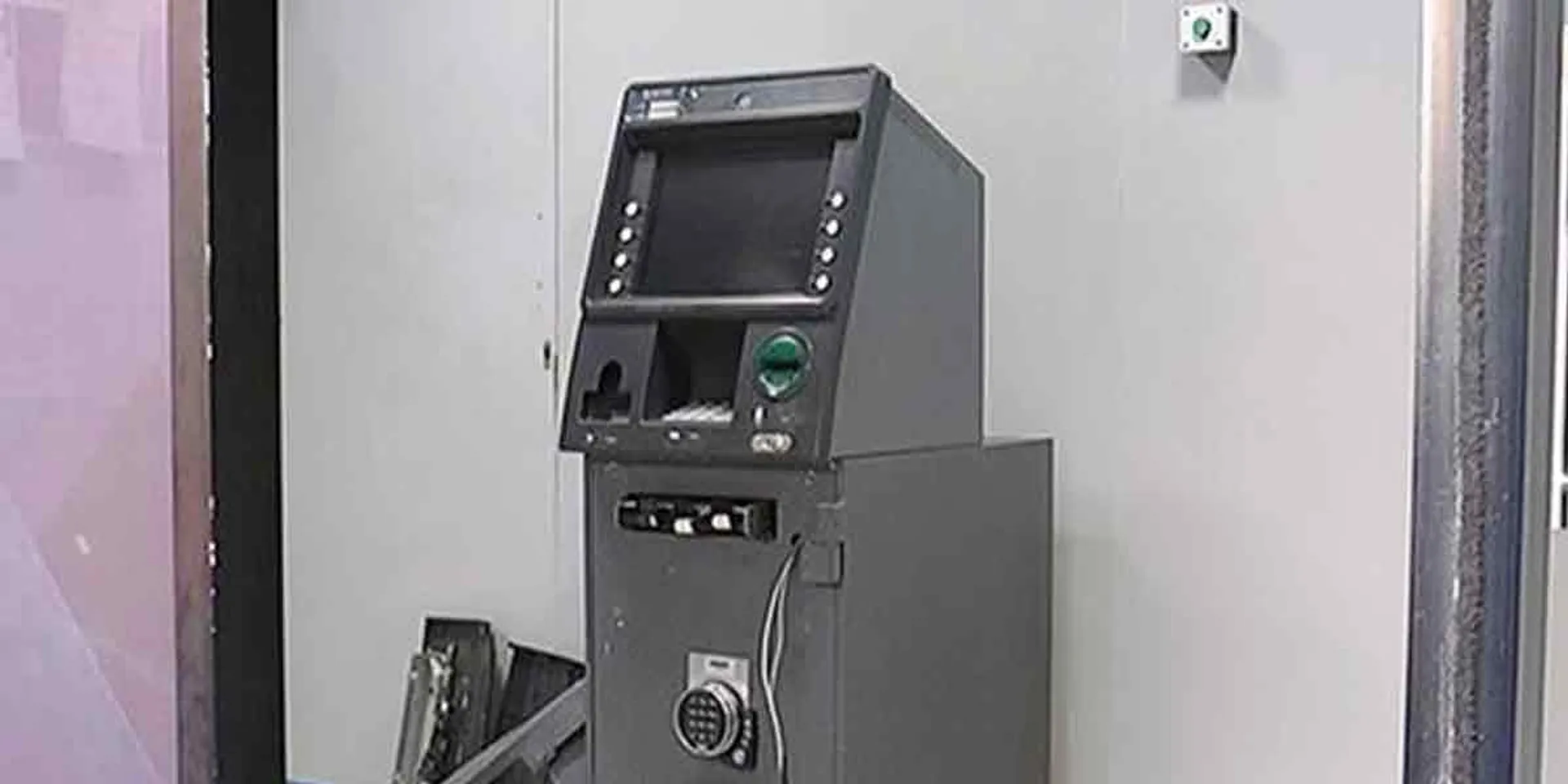 Attempted robbery at ATM by spray-Police investigation!