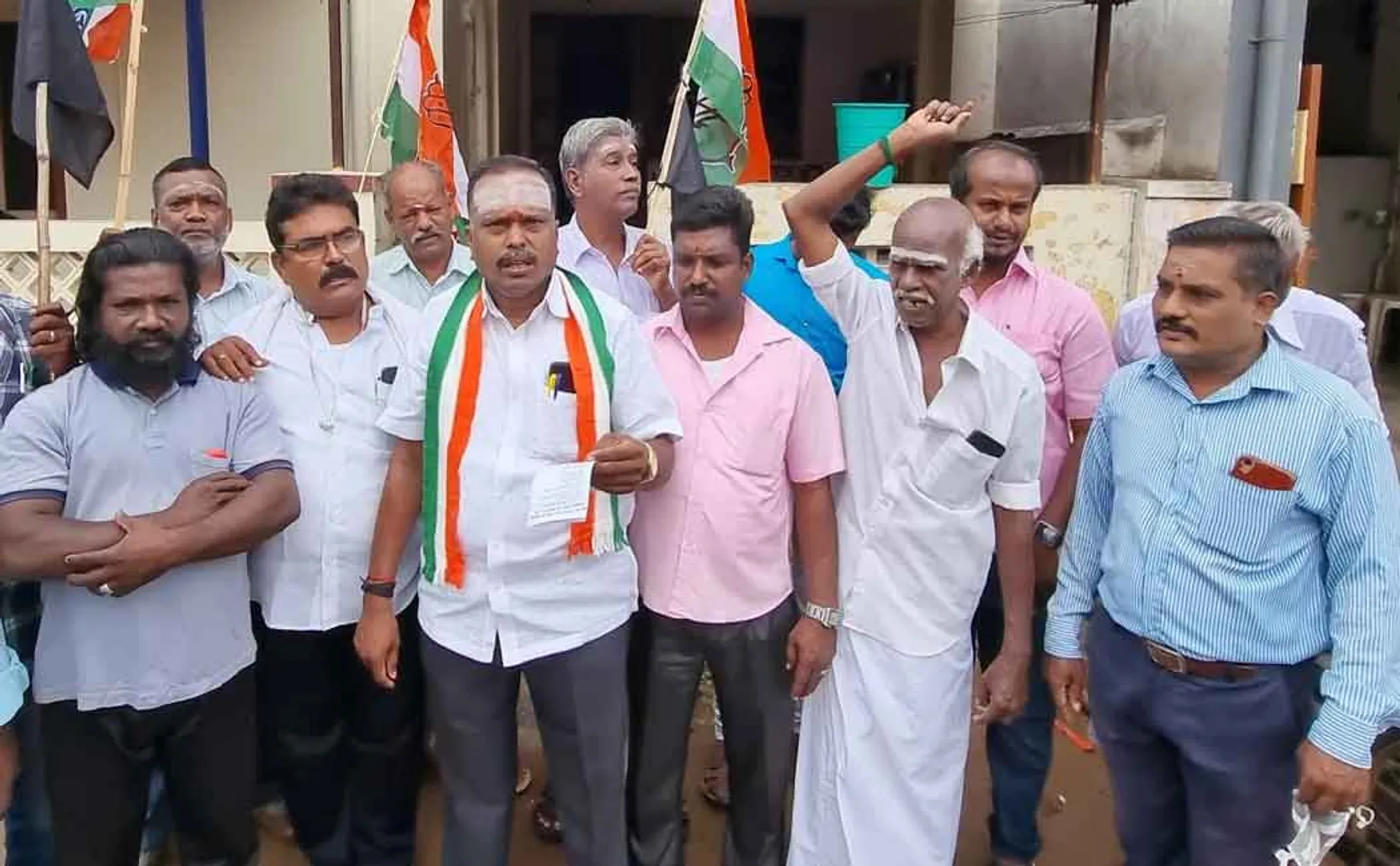 Congress parties struggling against the central government