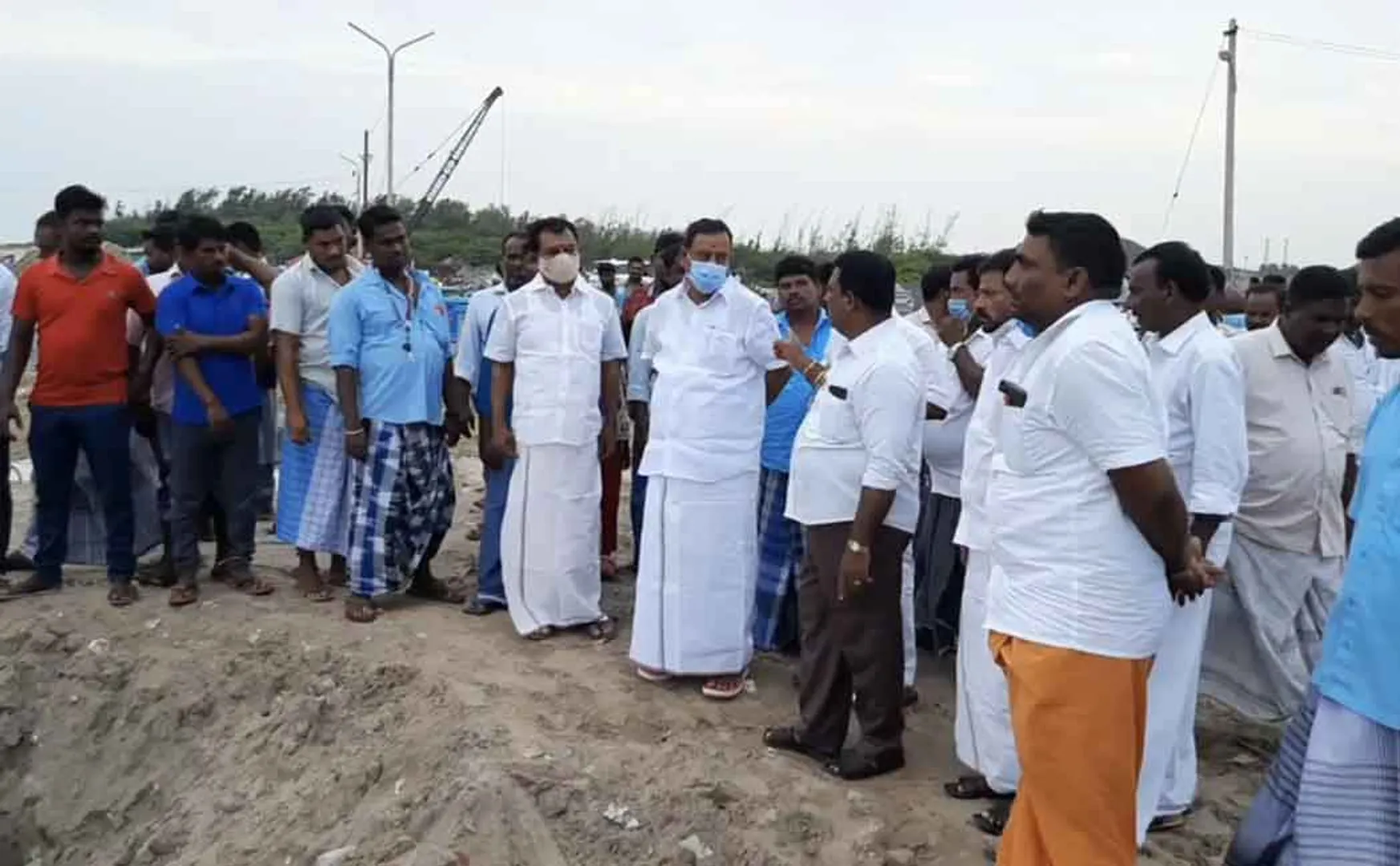 The government is having fun watching the flats being dragged into the sea