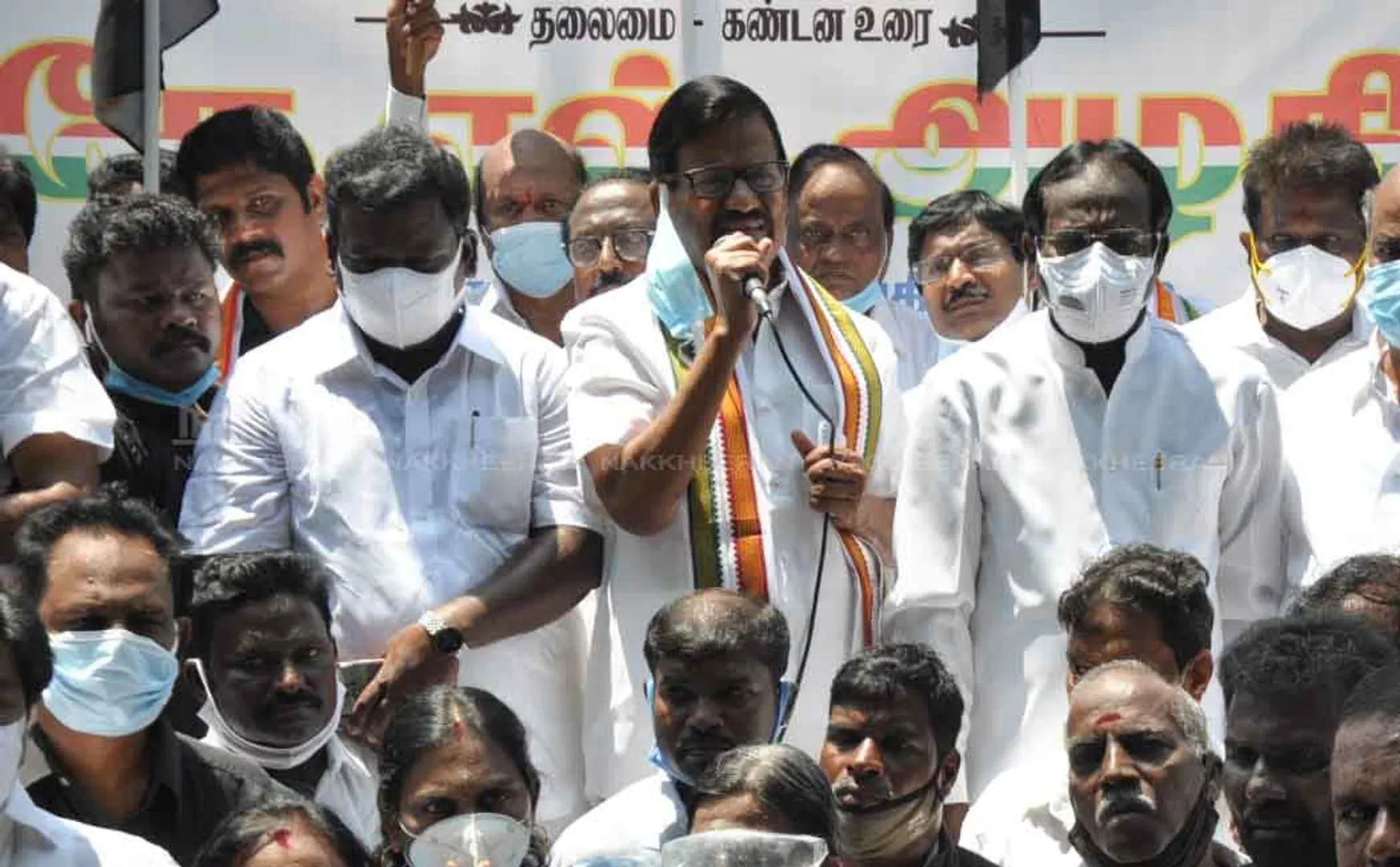 Congress struggle outside Sathyamoorthy Bhavan 