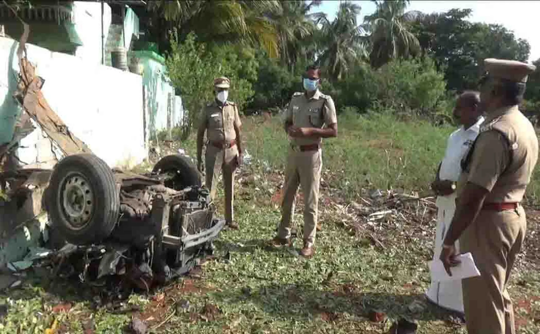 The car with the firecrackers exploded and scattered ... houses damaged!
