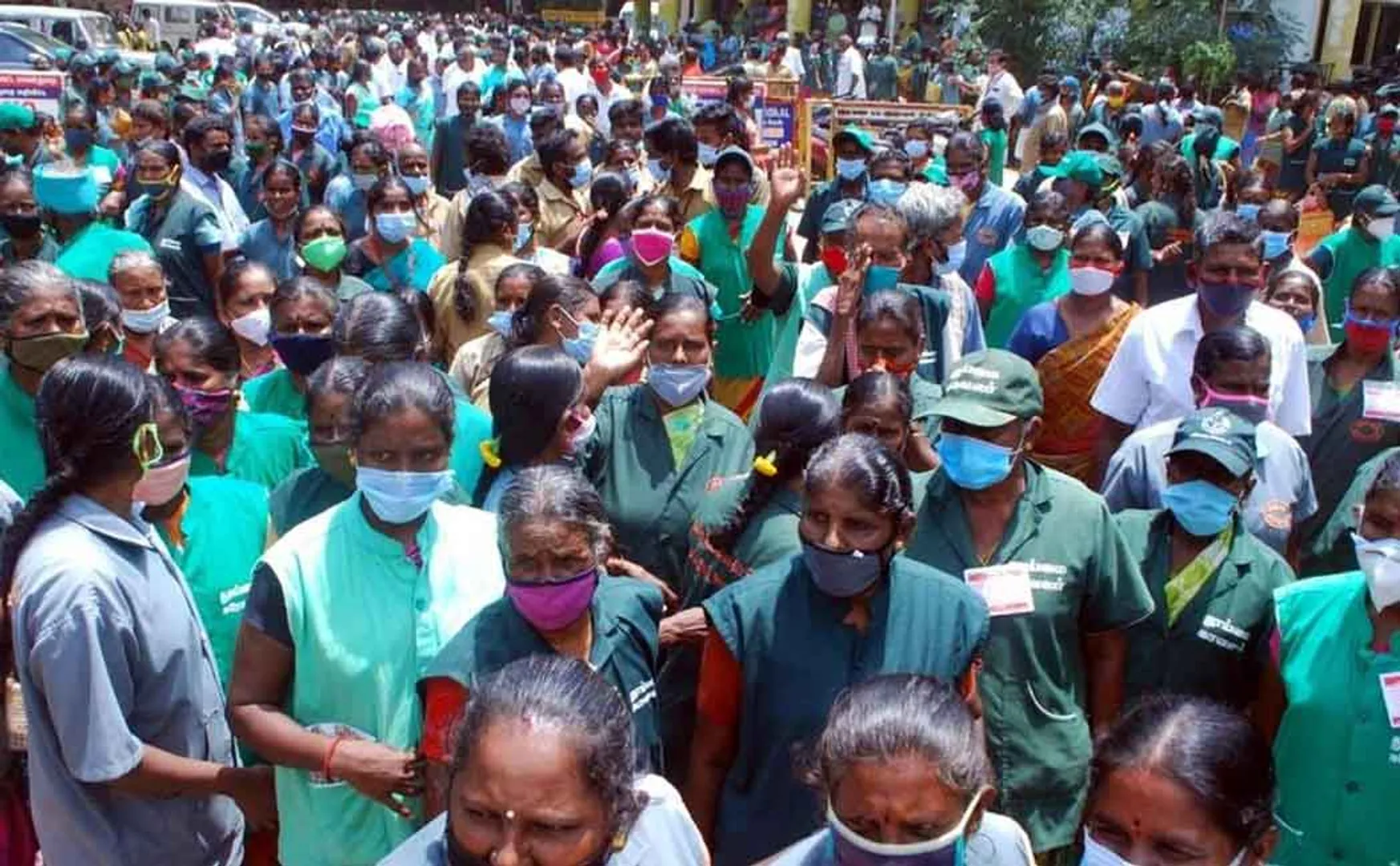 MP Led by cleaning staff to the District Collector's Office!