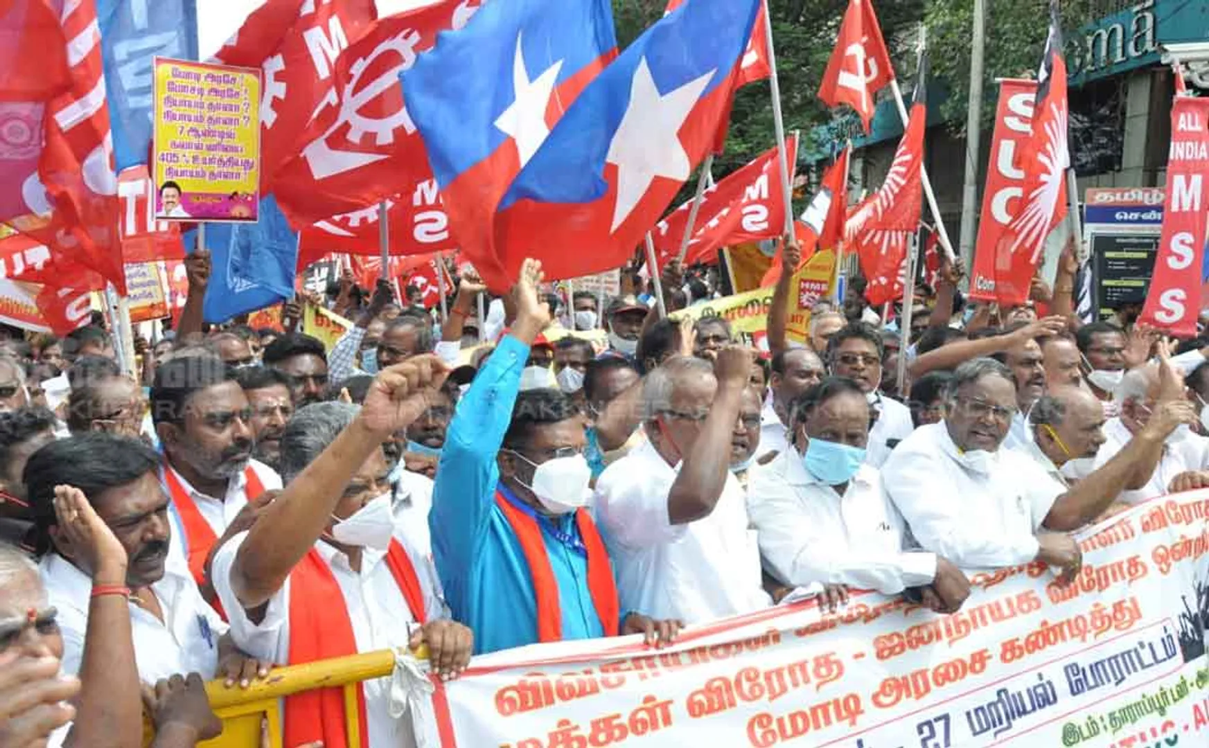 Tamil Nadu parties struggle in support of Delhi farmers