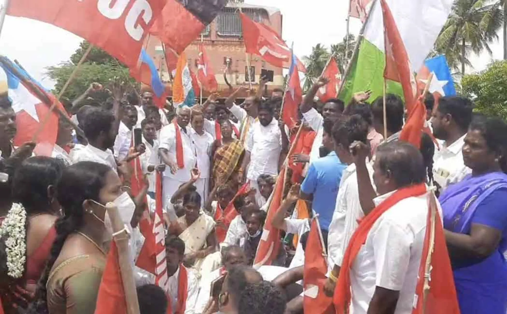 Train block in nagapattinam for farmers bill