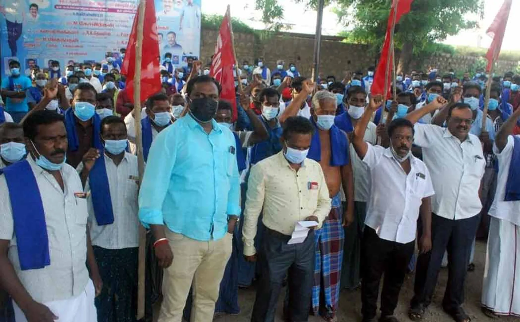 Load workers struggle  at Erode railway station