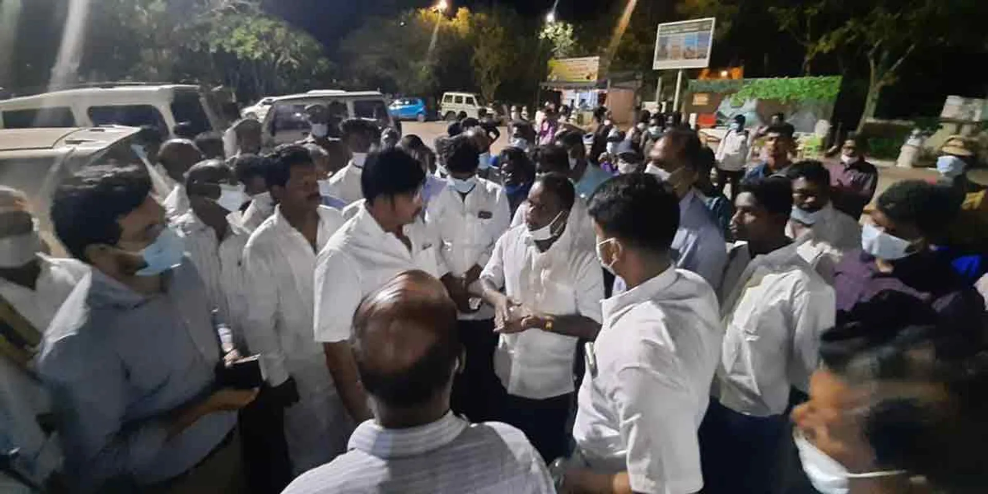 Minister Mathivendan inspects Pichavaram Tourism Center at night