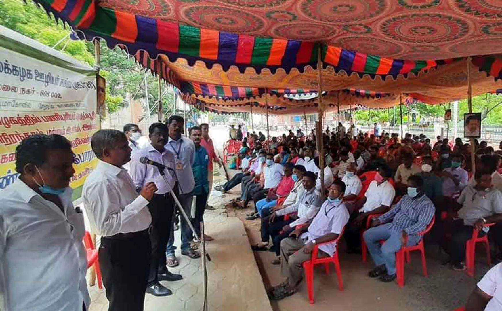 Employees' union hunger strike on university campus ..!
