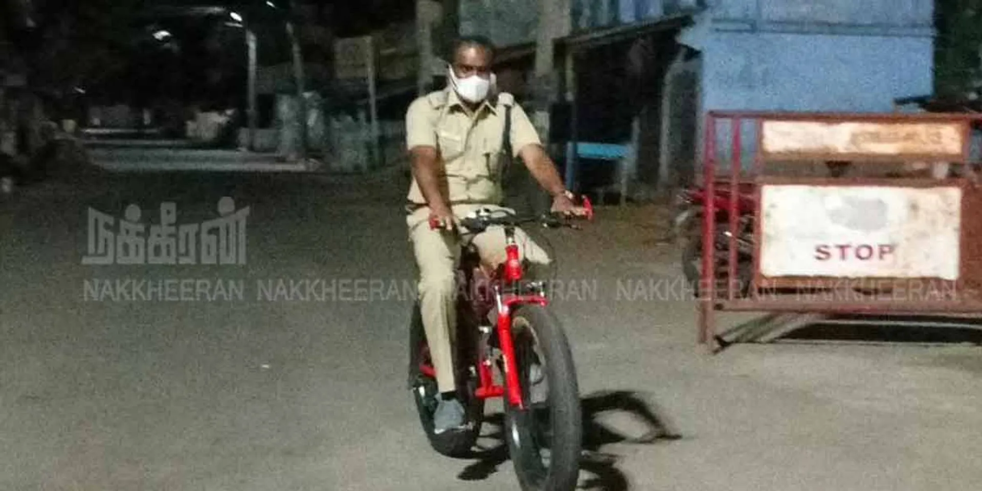 Tense areas ... SP going for night rounds on a bicycle alone !!