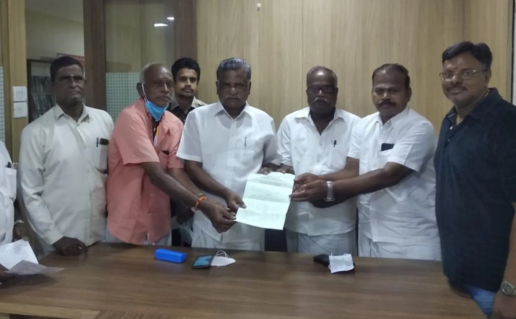 President of the Tamil Nadu Shop Building Tenants Association who met Mutharasan