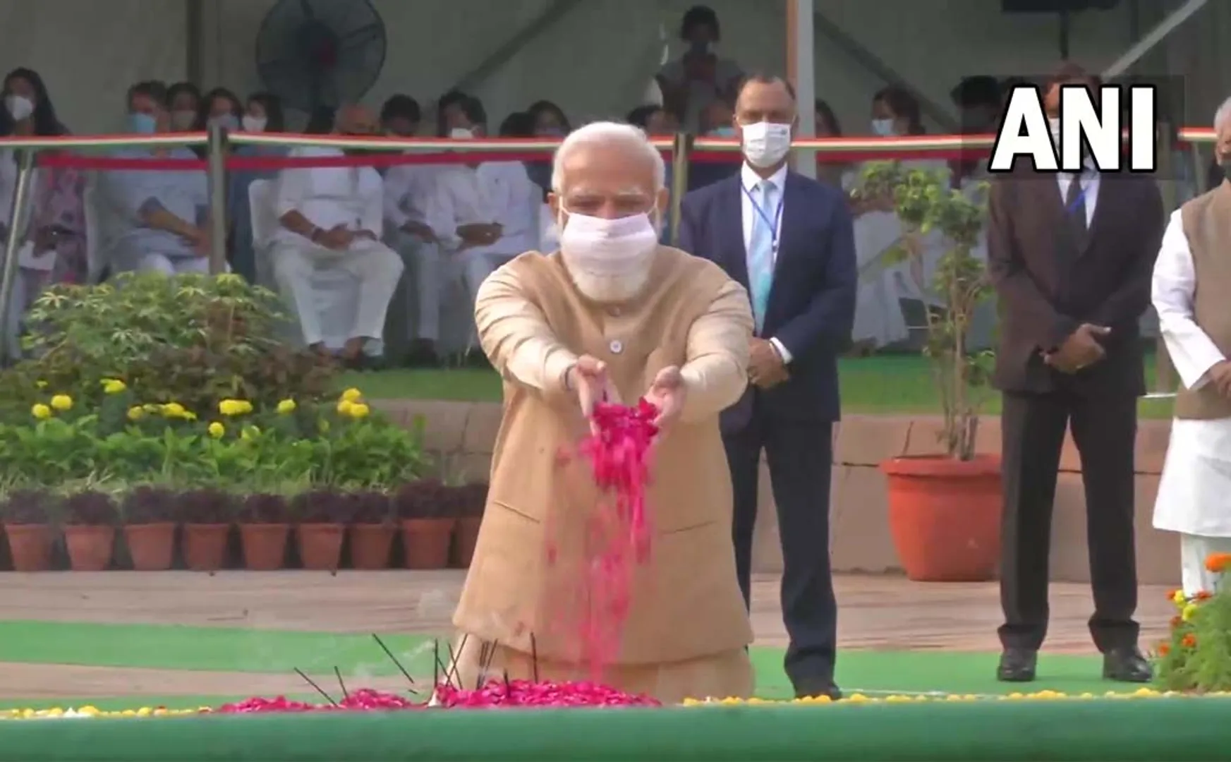 Mahatma Gandhi's 153rd Birthday - Prime Minister Narendra Modi Honors! (Pictures)