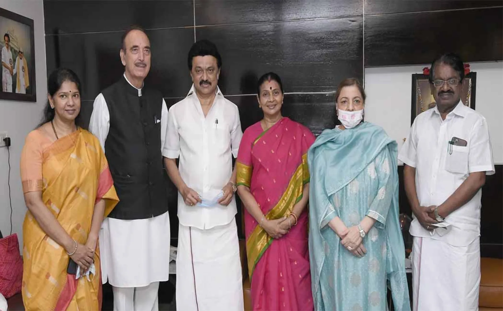 Senior Congress leader Ghulam Nabi Azad meets Chief Minister