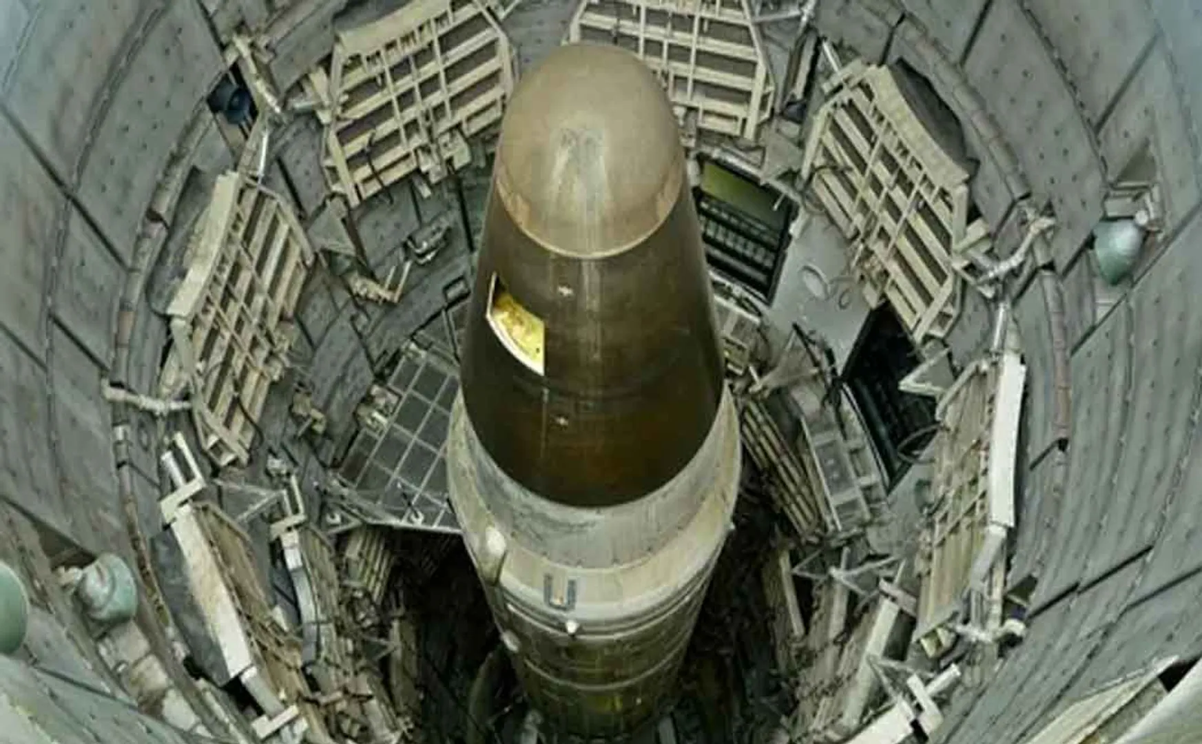 nuclear weapon 