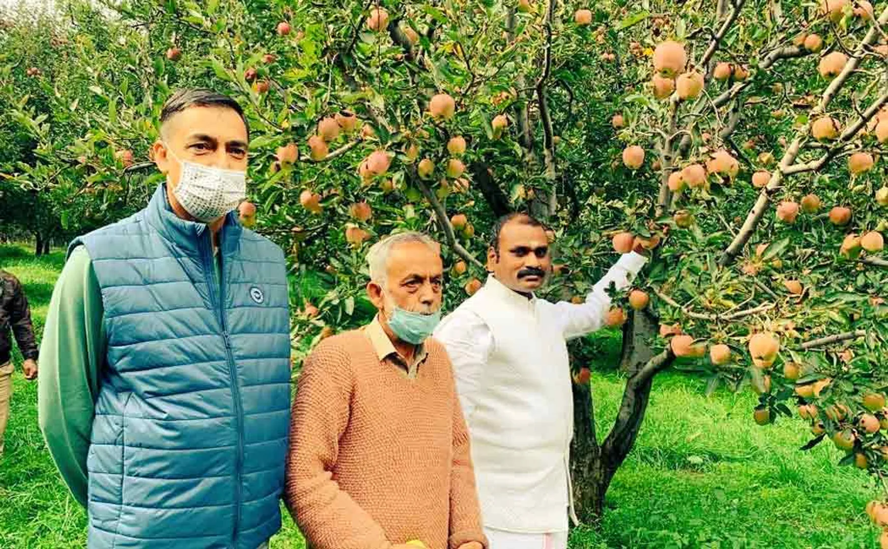 union Minister L. Murugan talks to apple farmers! (Pictures)