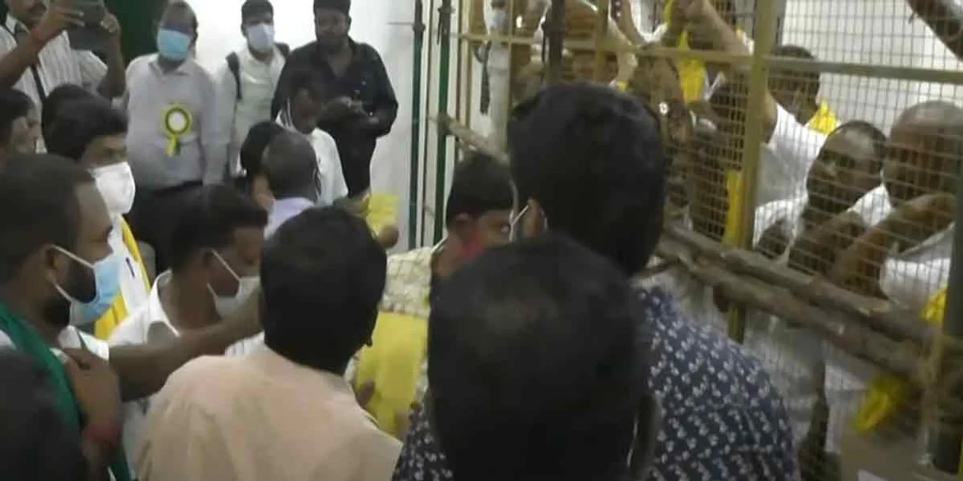 Transferred ballot boxes ... AIADMK -dmk clashes in Karur!