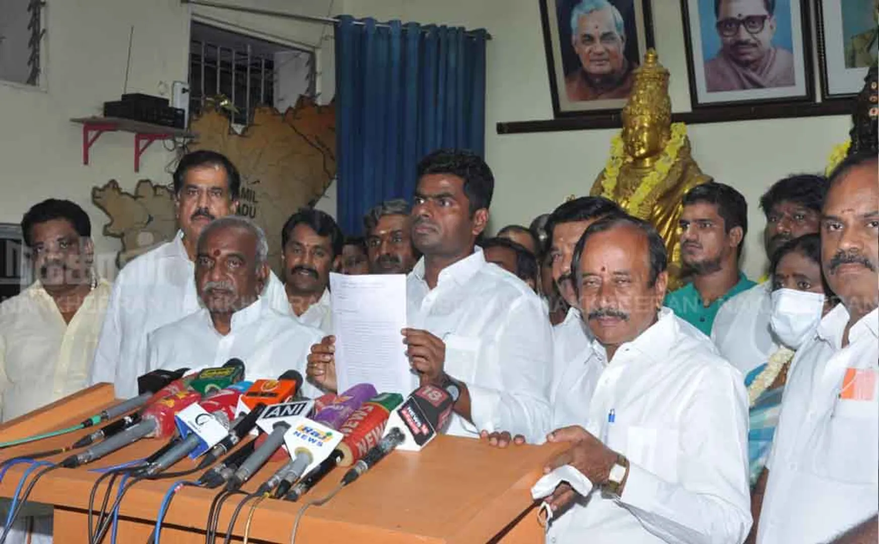 BJP files complaint with governor 