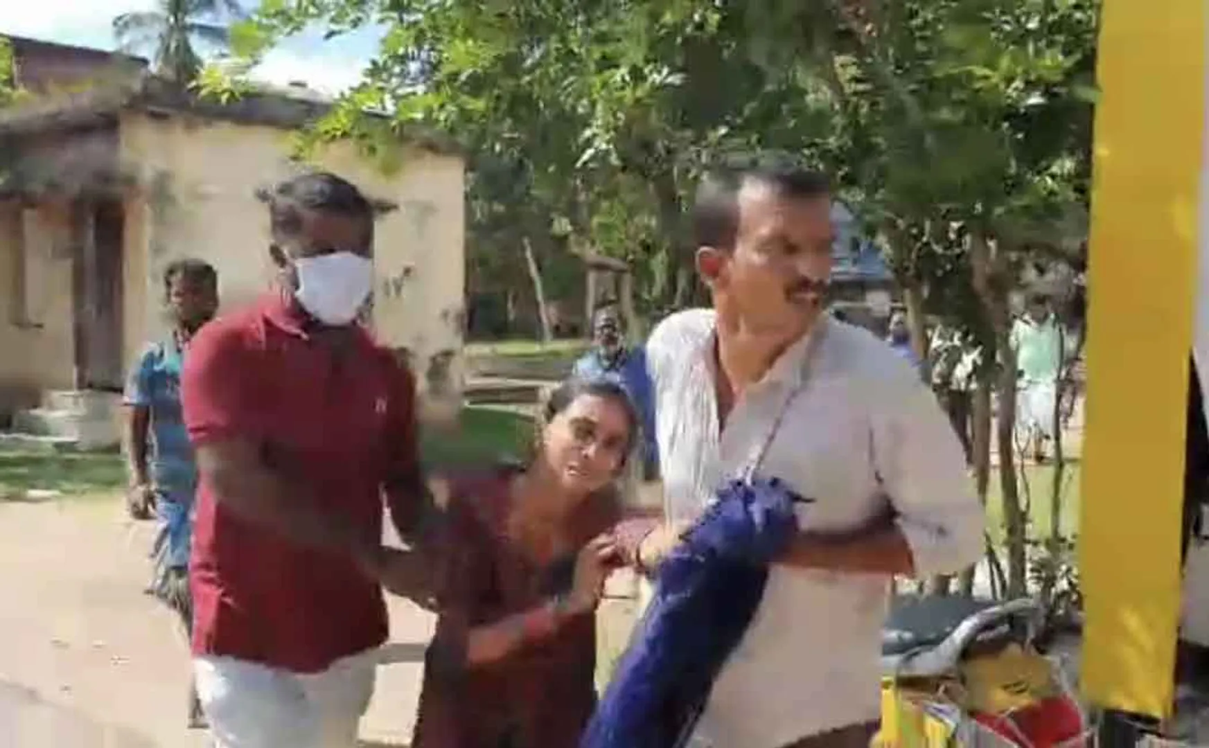 The parents who dragged the girl to the court premises 
