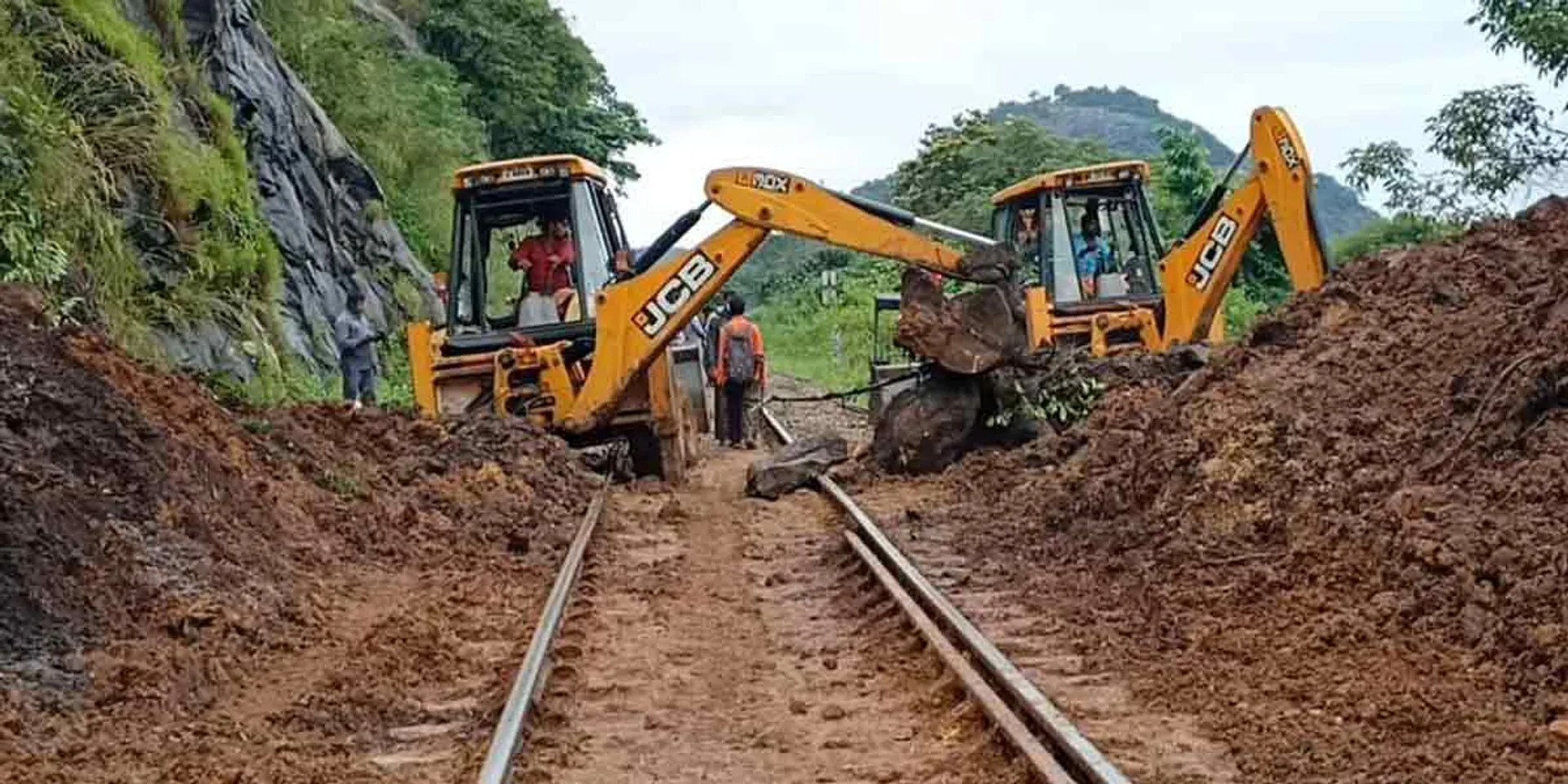 Nellai passenger train escapes!