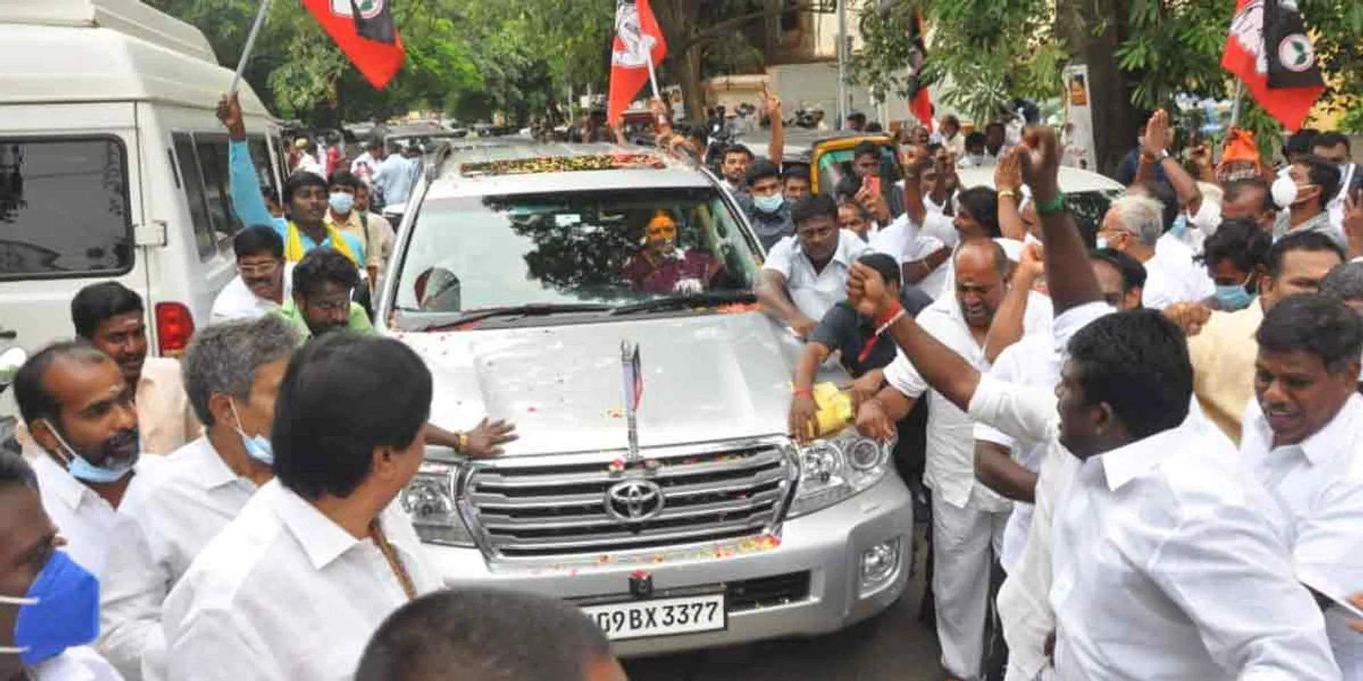Sasikala at J. Memorial after three years!