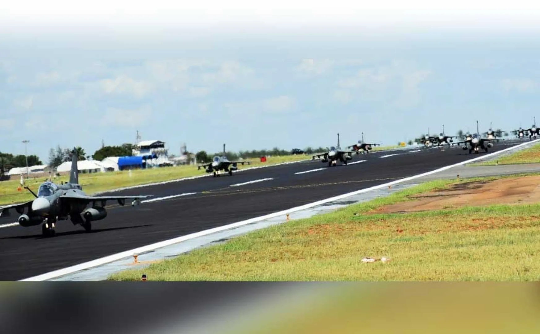 Planes flying at the same time! (Pictures)