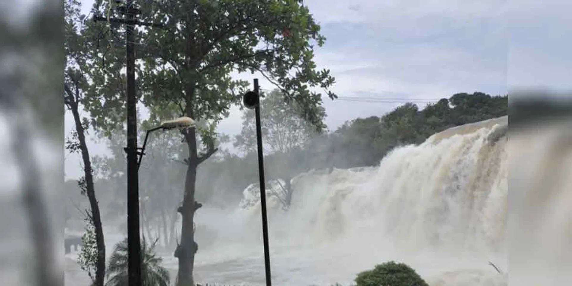 Kumari Tirprappu Falls flooded ... Heavy rain warning for three districts!