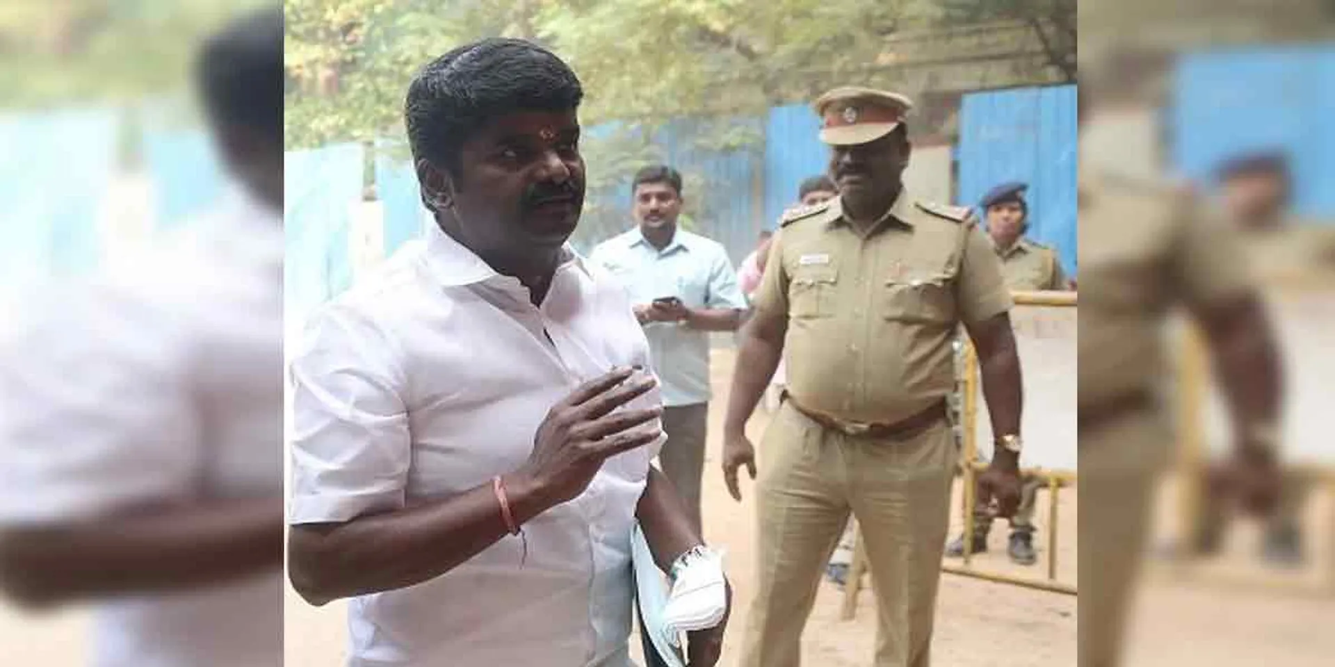  Relatives, including Vijayabaskar's brother, raided the house!