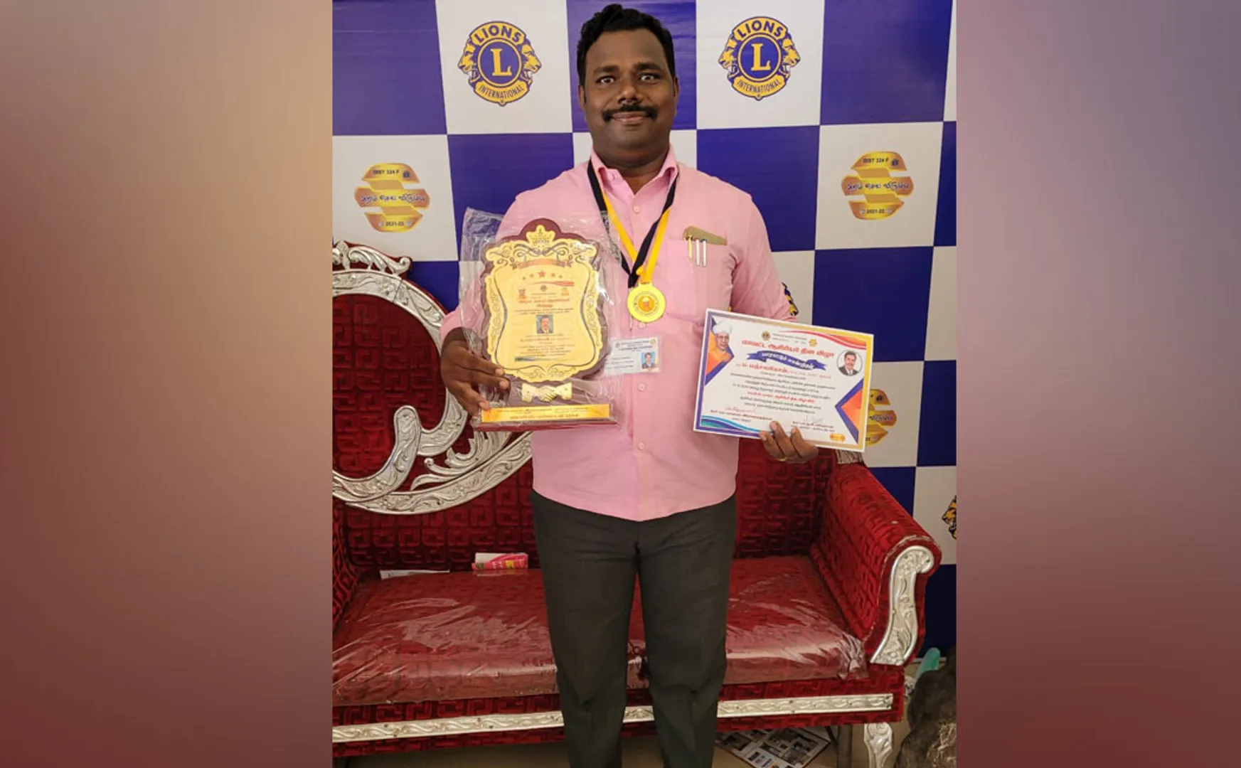 Ariyalur teacher who won the 'Aram Chey Nallasiriyar Award'!