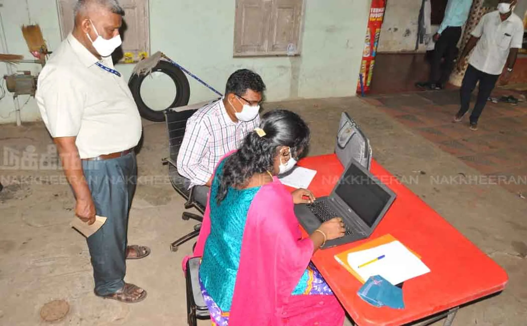 Officers raid Vijayabaskar's The-Nagar home