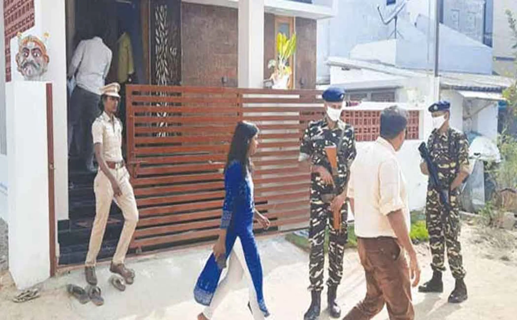 The raid started at six o'clock, on the houses of father-in-law, brother and sister
