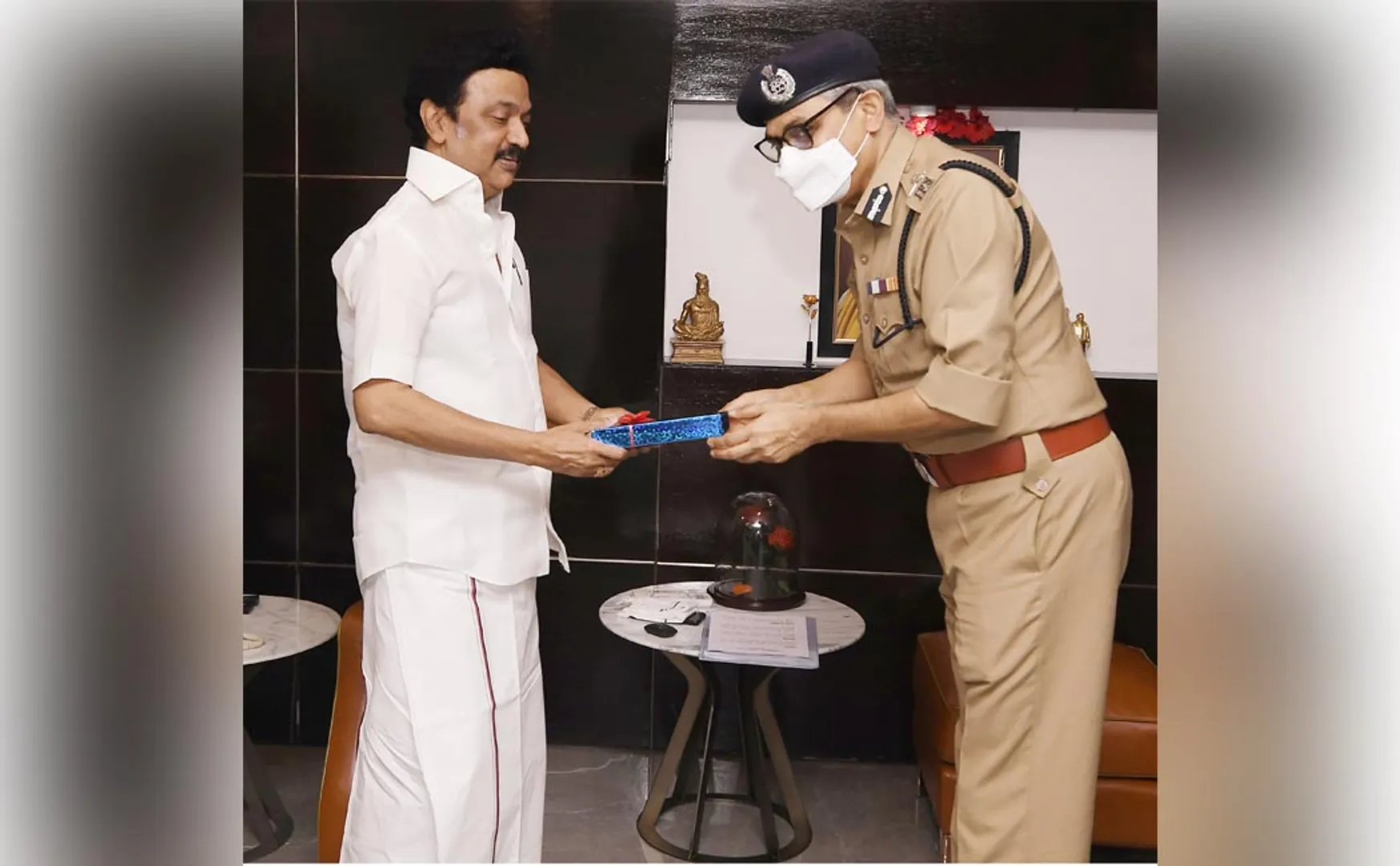 Commissioner of Police Shankar Jiwal met the Chief Minister and congratulated him