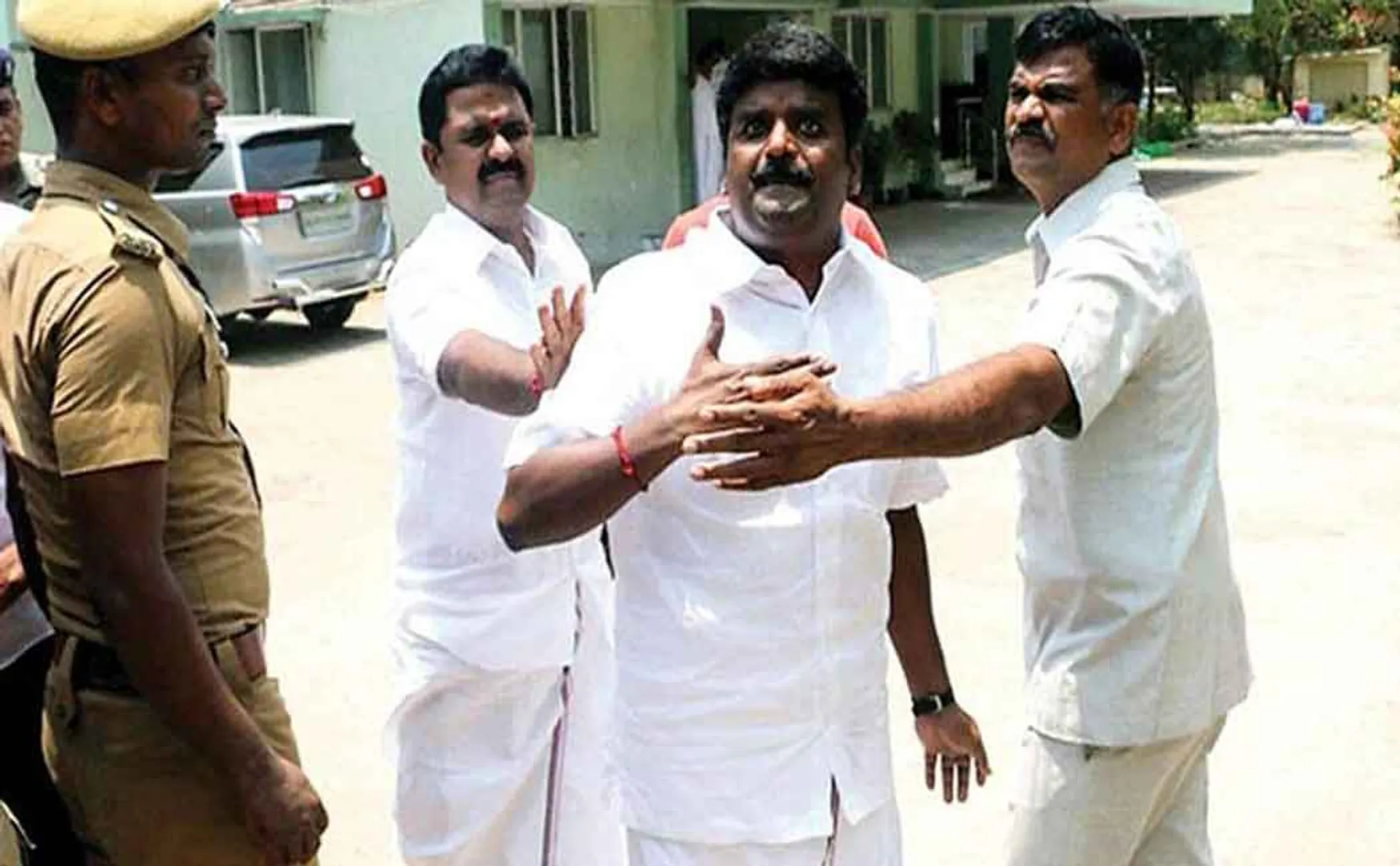 Udayakumar's house raided: Many grams of jewels confiscated