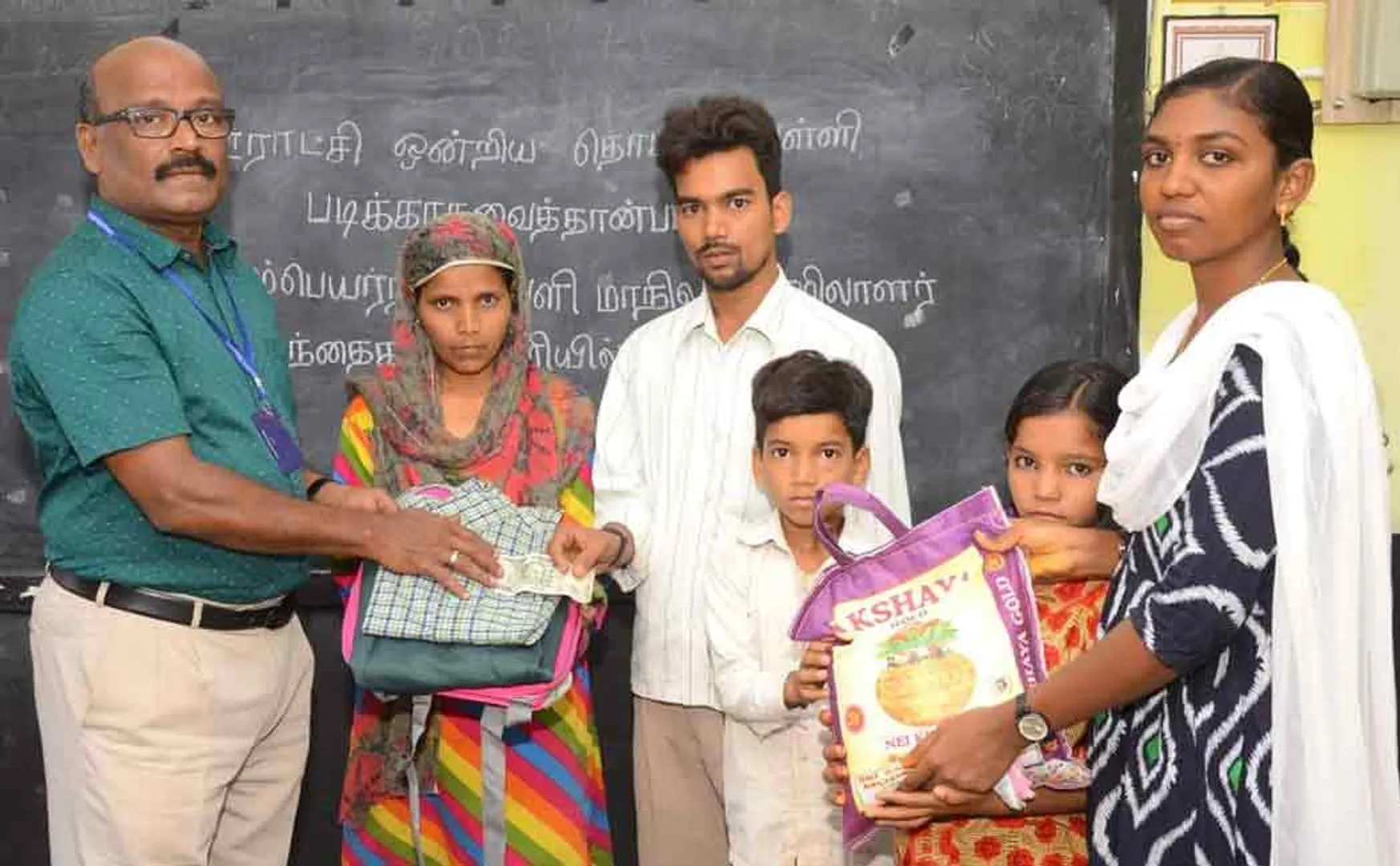 Lessons in Hindi for Northern children in government schools! - Head Teacher 