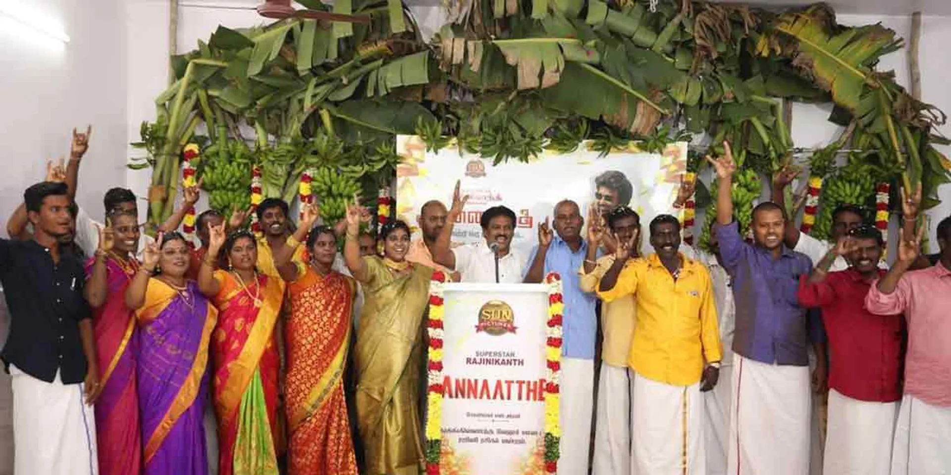 'Annatha' Selfie Booth - Vellore District Rajini Fan Club Launches Campaign Tour!
