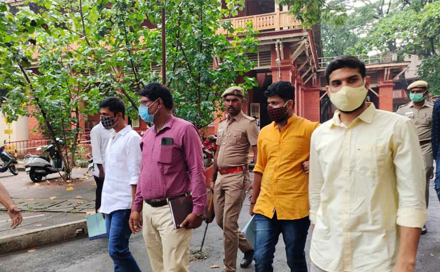 New controversy erupts in Pollachi  case 7 Armed Police Suspended!