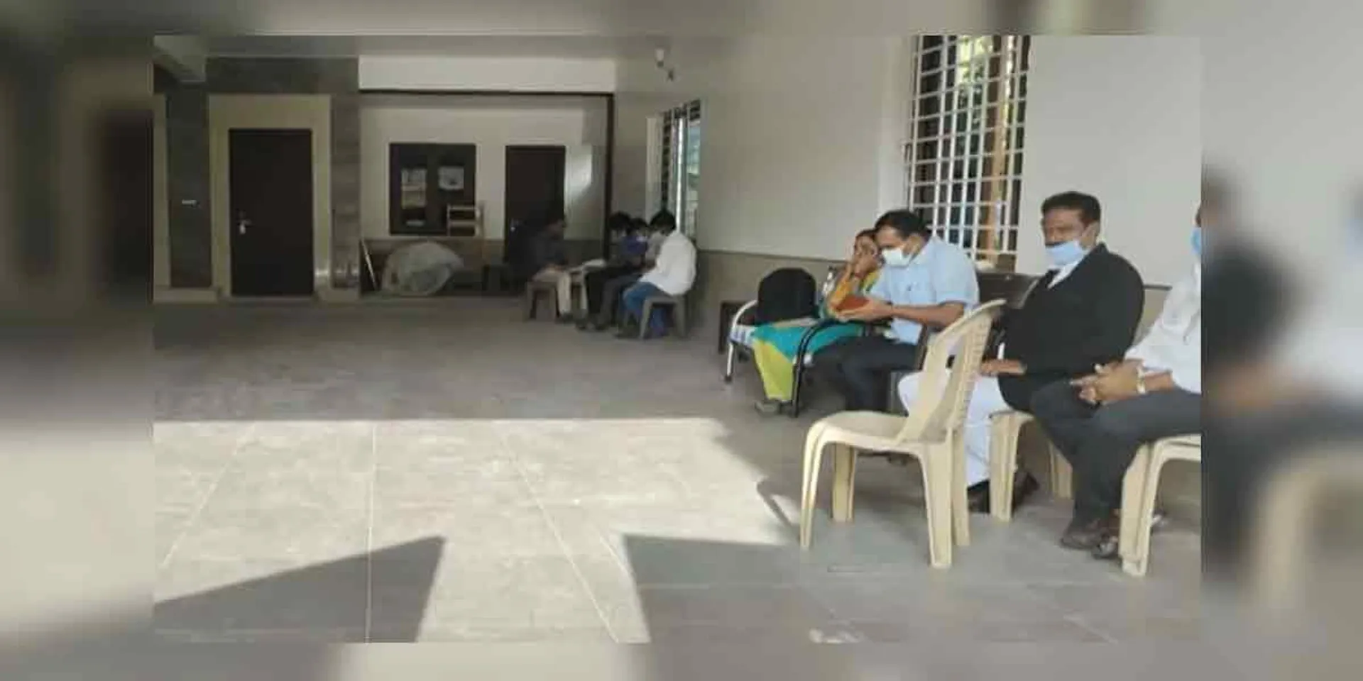  Officers who waited for 5 hours ... excitement as the AIADMK gathered!