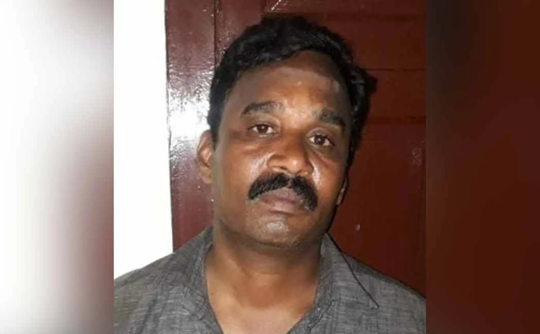 Fake IAS officer caught by police Officer!