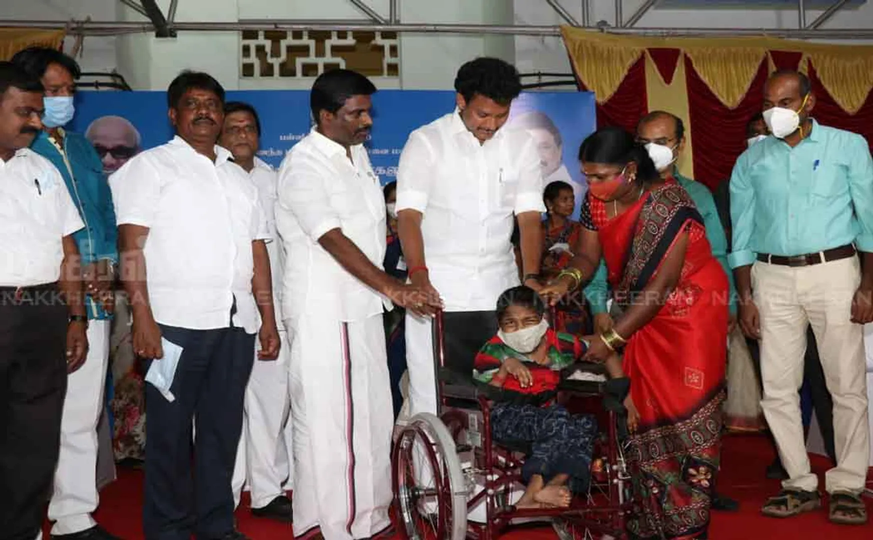 Minister Anbil Mahesh who provided equipment to students