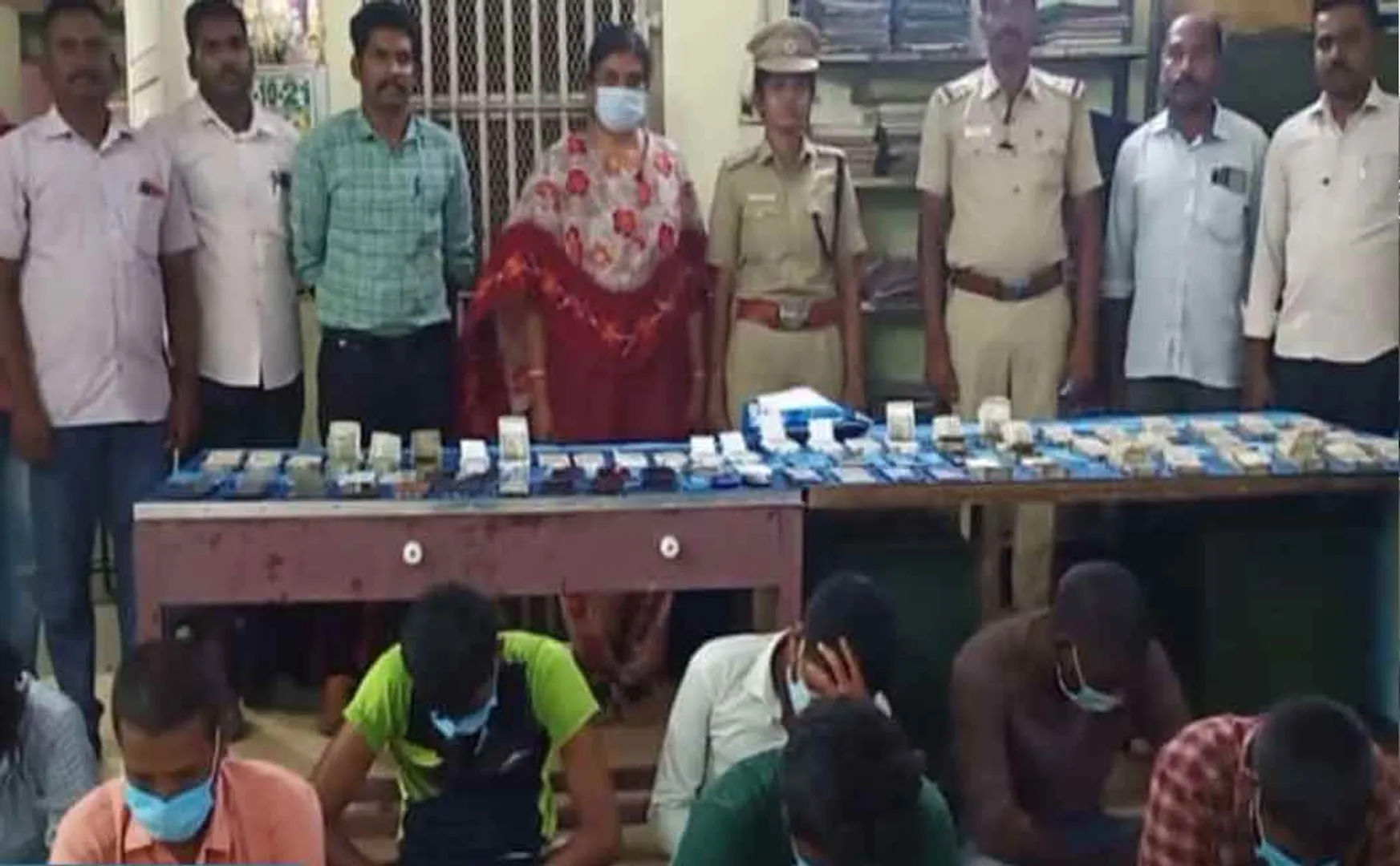 9 arrested for gambling