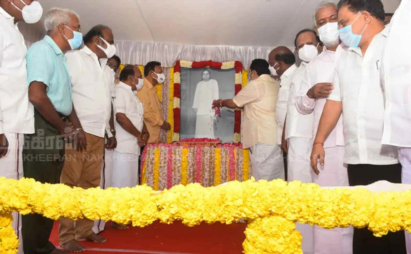 Ministers pay homage to Muthuramalingam statue