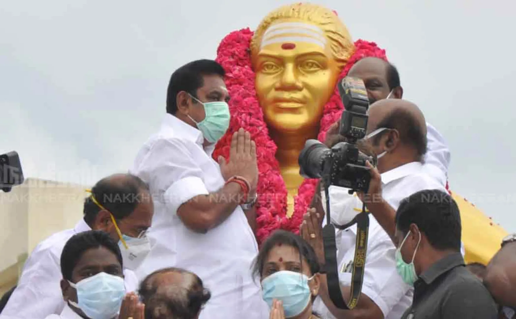 EPS pays homage to Muthuramalingam Devar statue