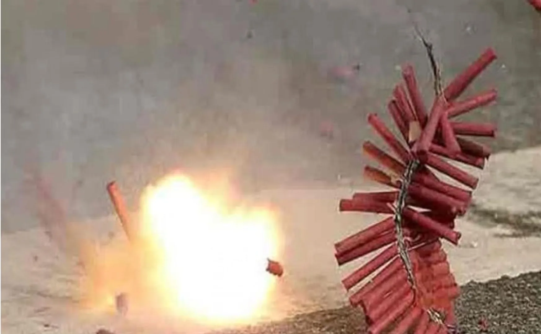 Prohibited firecrackers should not explode firecrackers, including Saravedi" -  Government of Tamil Nadu!