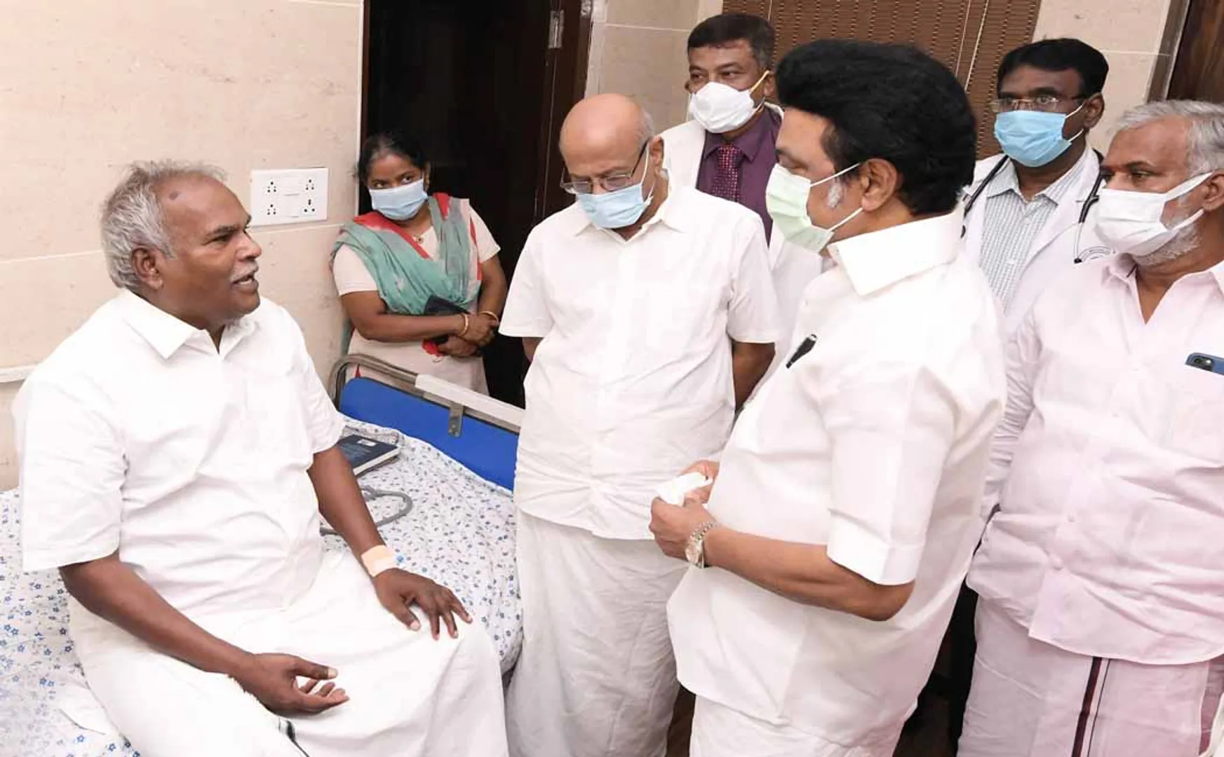 Chief Minister who met K. Balakrishnan in person and inquired about his health!
