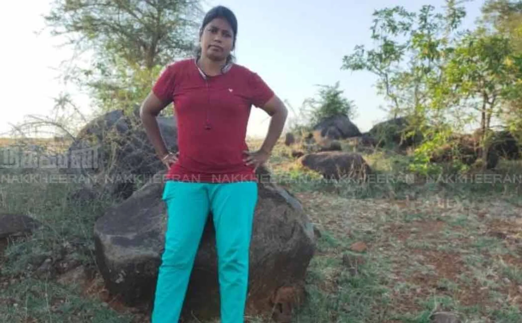 Female police passed away, Rescue team removes tree