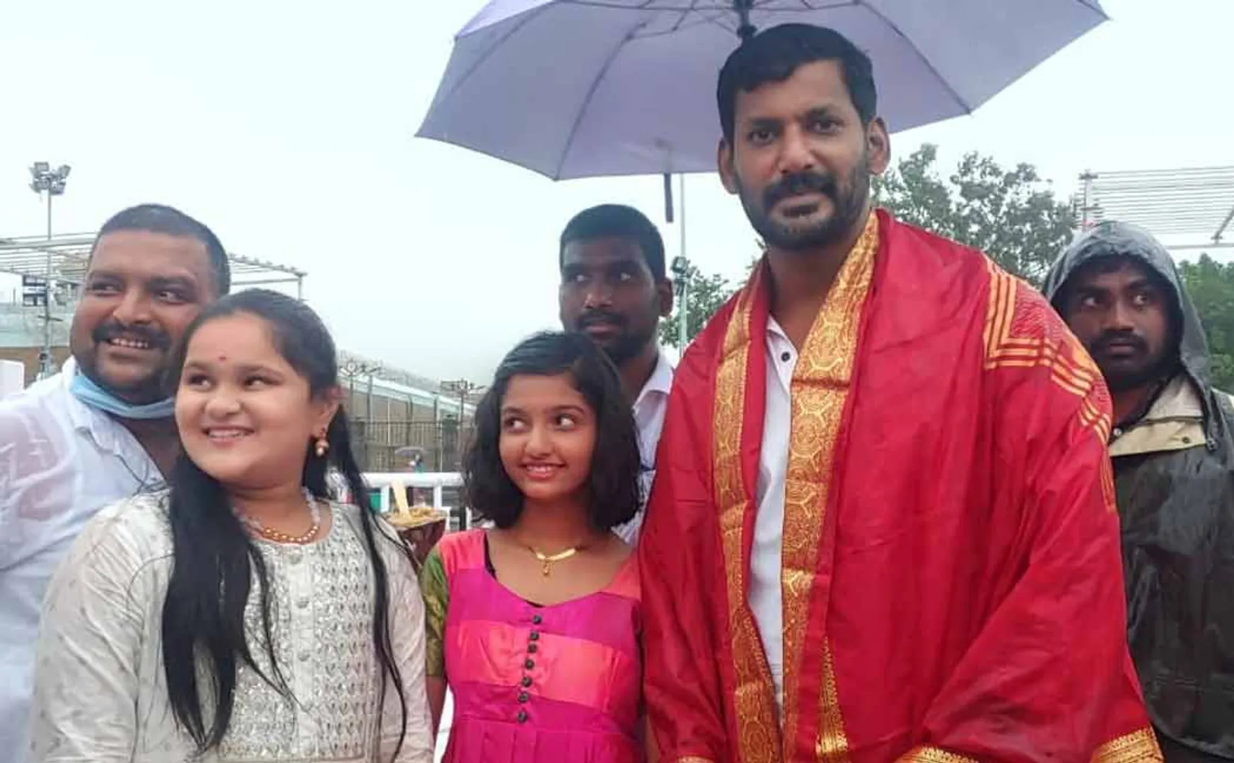 actor vishal vist the tirupati temple 