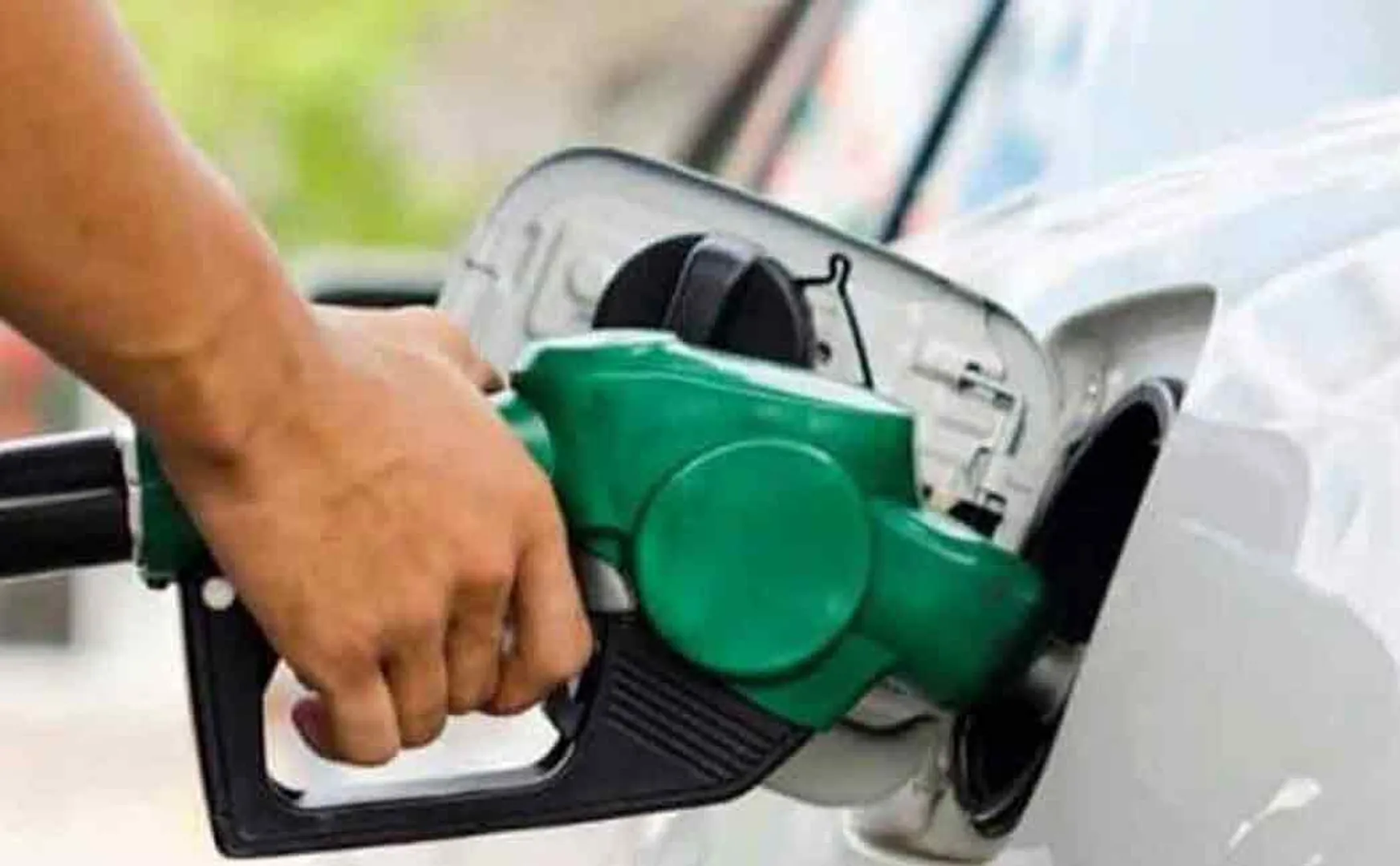 Reason behaind Reduce of petrol and diesel prices! 