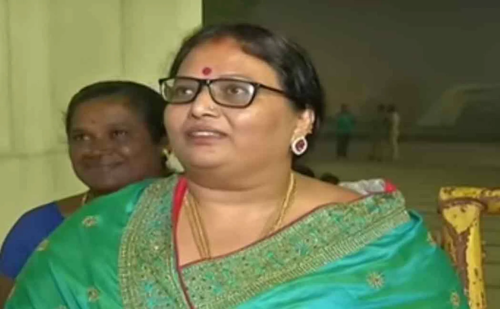 "I am Jayalalithaa's daughter .. Everyone knows this .." - Mysore girl who came to Jayalalithaa memorial!