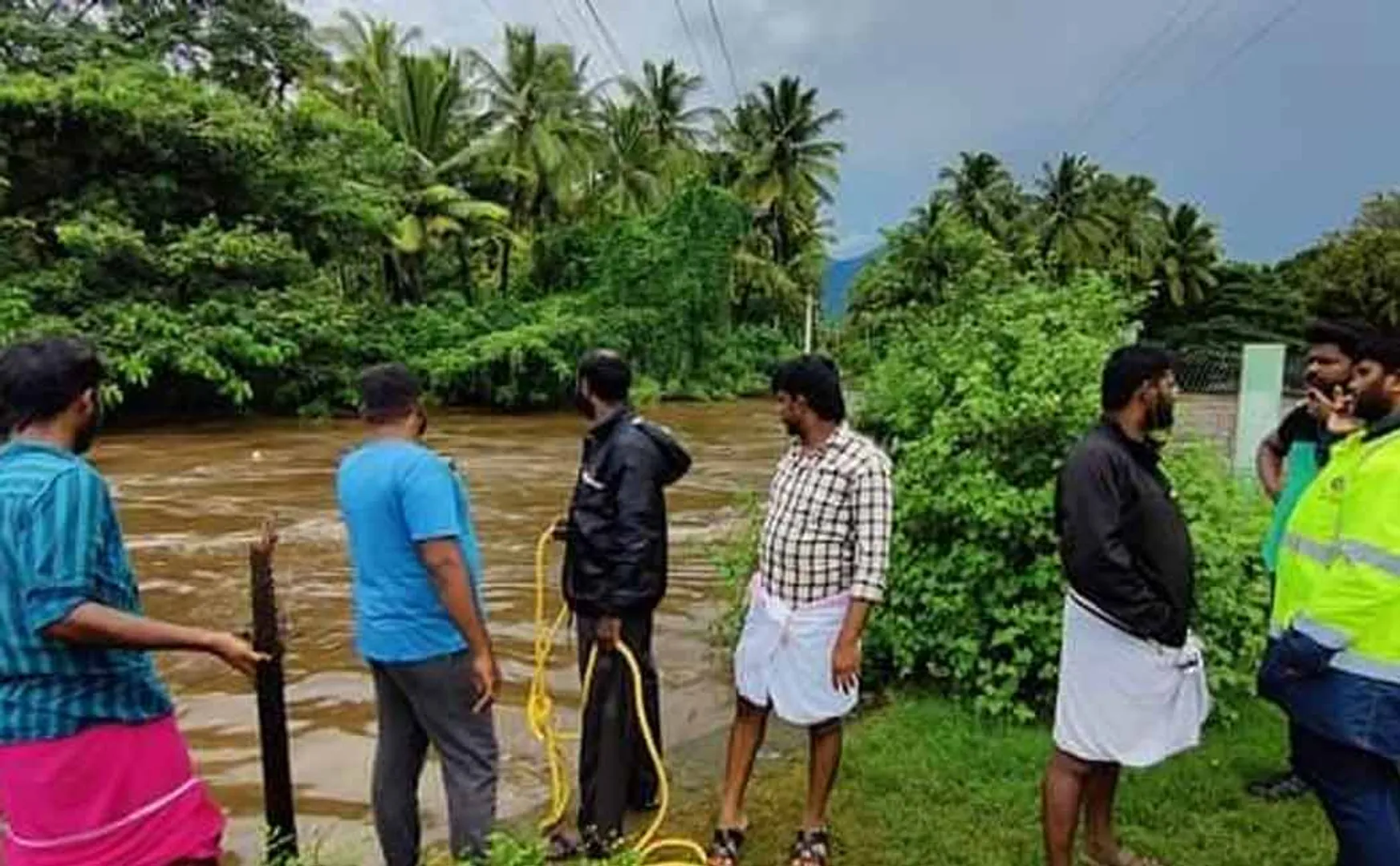 Those who went to work trapped in the wild floods!