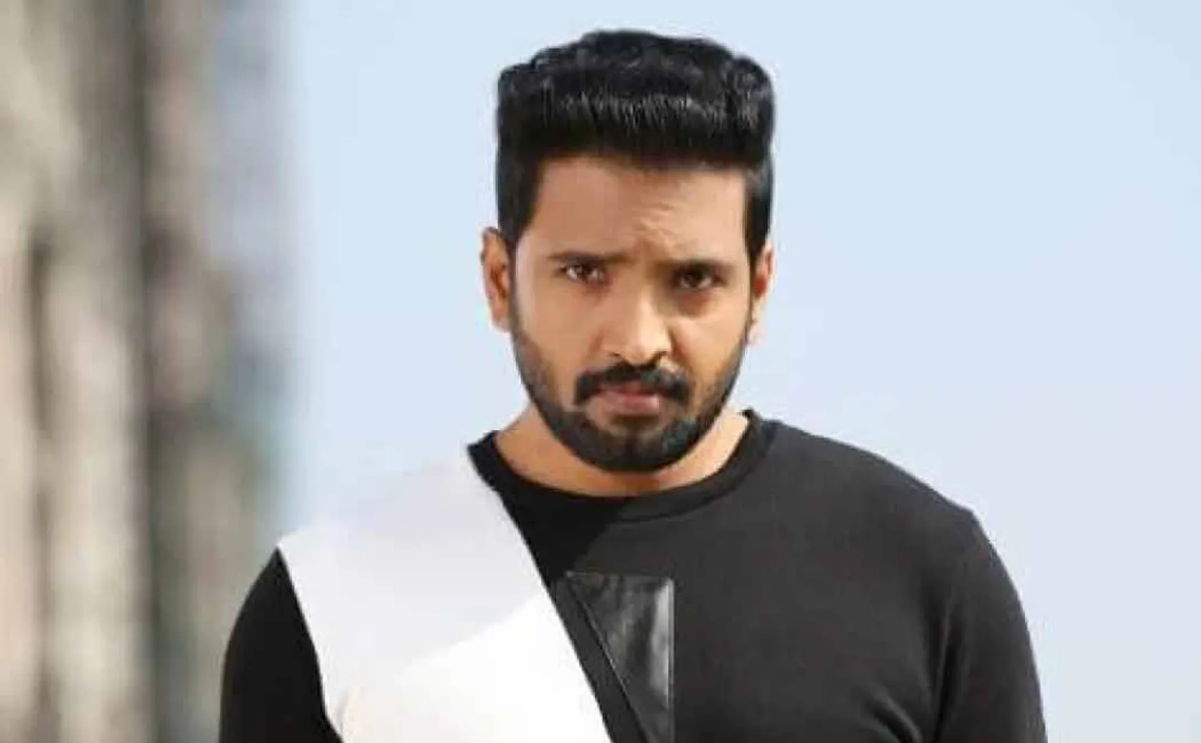   Santhanam and Arun Vijay movie will be released on the same day