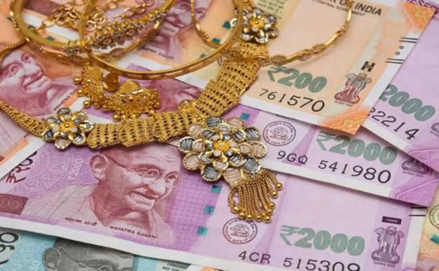 4.60 crore fraud in jewelery loan disbursement; 3 employees fired!